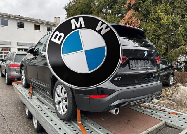 🚘 BMW X1 xDrive 20i dovezené na klíč! 🚘
 
Tentokrát jsme zajistili BMW X1 xDrive 20i, které spojuje prémiový styl, všestrannost a výborné jízdní vlastnosti.

🔧 Technické údaje modelu BMW X1 xDrive 20i:
➡️ Motor: 2.0 l benzínový čtyřválec
➡️ Výkon: 131 kW (178 koní)
➡️ Točivý moment: 280 Nm
➡️ Pohon: xDrive (inteligentní pohon všech kol)
➡️ Zrychlení: 0–100 km/h za 7,3 sekundy
➡️ Spotřeba: 6,8–7,2 l/100 km (kombinovaná)
➡️ Převodovka: 7stupňová automatická Steptronic

💡 Proč právě toto auto?
✔️ Styl a elegance: Moderní design exteriéru i interiéru.
✔️ Komfortní jízda: Prostorná kabina, špičkový infotainment a prvotřídní sedadla s pohodlným nastupováním
✔️ Bezpečnost: Asistenční systémy, jako hlídání mrtvého úhlu, adaptivní tempomat, parkovací asistent a full LED světla
✔️ Univerzálnost: Vhodné do města i na delší výlety díky kombinaci komfortu a dynamiky.

📞 Chcete si i vy splnit sen o dokonalém autě?
Kontaktujte nás – zajistíme vám dovoz vozu na klíč podle vašich představ!

📩 Pište do DM nebo na www.autanaklic.cz.

#BMWX1 #DovozNaKlic #AutaNaKlic #SpokojenostZakaznika #PremiumSUV #JizdaBezKomprimisů #XDrive #BMW
