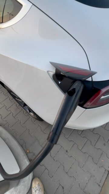 🔌+☕️=🔋❤️

#autanaklíč #dovozaut #elektromobilita #autanaklic #autoporadenství #tesla #teslamodel3 #nabíječkasupercharger #teslasupercharger #superchargerbrno