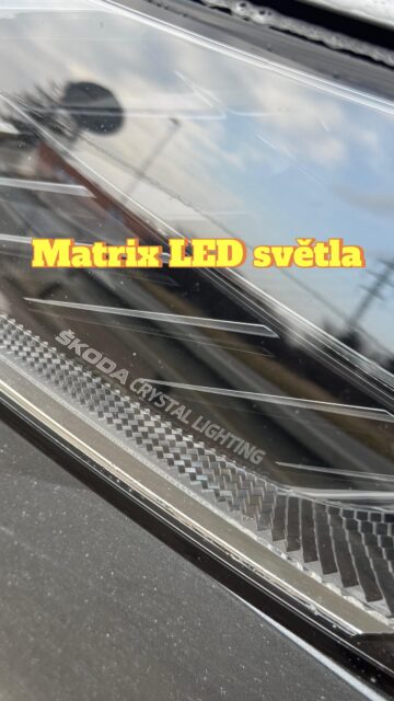 ✨ Bezpečnost na prvním místě! ✨

Moderní Matrix LED světlomety výrazně zlepšují viditelnost a zvyšují bezpečnost na silnici. 🚗💡 Na videu je ŠKODA Octavia 2023, která má v každém světlometu 22 LED diod, zatímco špičkové systémy, jako IQ.Light HD Matrix u nového Volkswagen Touareg, obsahují až 19 000 LED diod!

Chcete poradit s výběrem auta? @autanaklic.cz je tu pro vás! ✅

#MatrixSvětlomety #BezpečnostNaPrvnímMístě #AutaNaKlíč #DovozNaKlíč